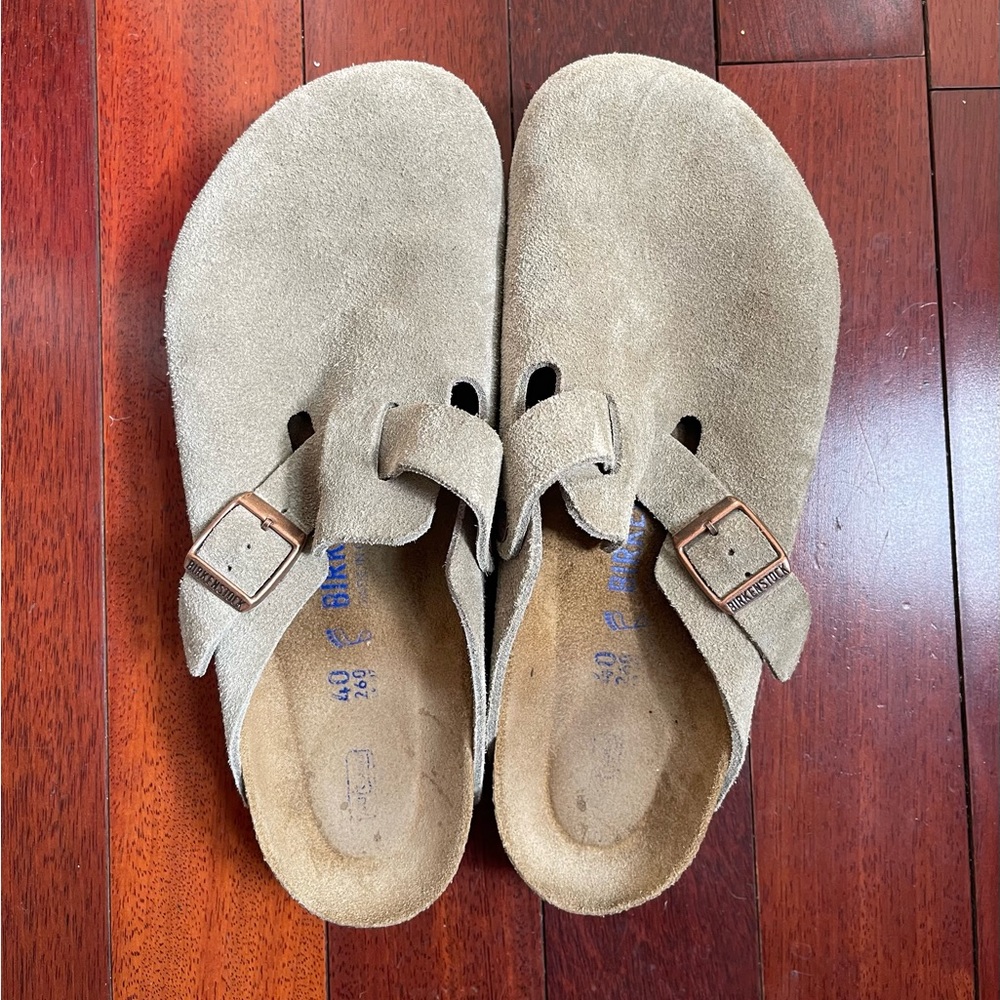 Birkenstock Boston Soft Footbed in Taupe Suede